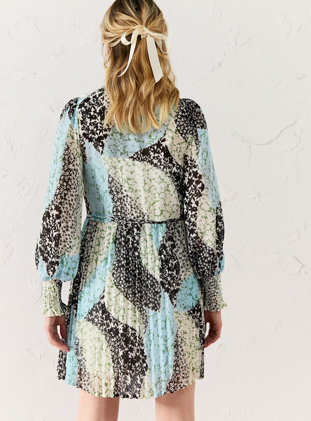 EVERBELLE Patched Print Pleated Mini Dress 14 - Image 4 thumbnail